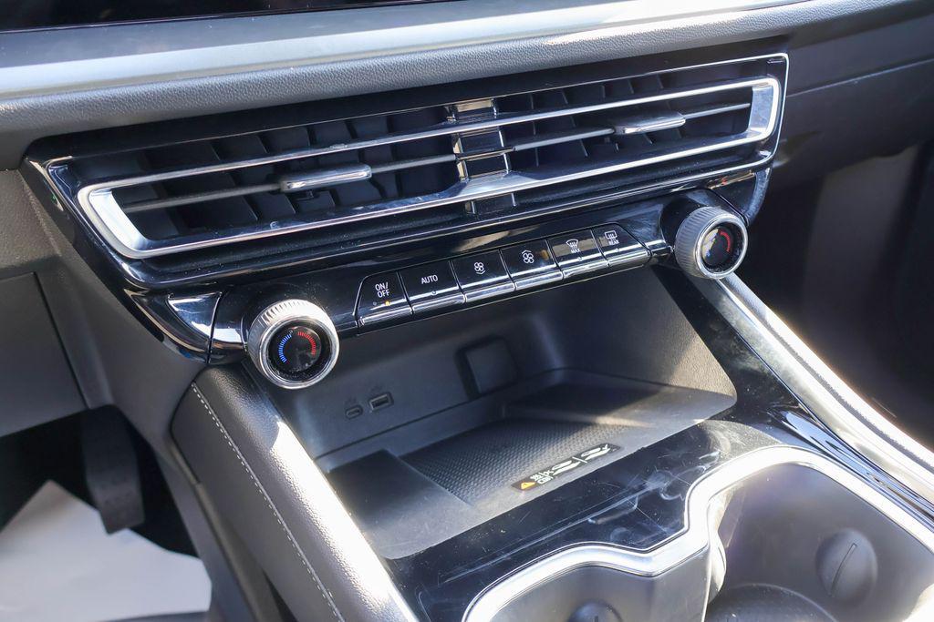 used 2025 Chevrolet Traverse car, priced at $36,175