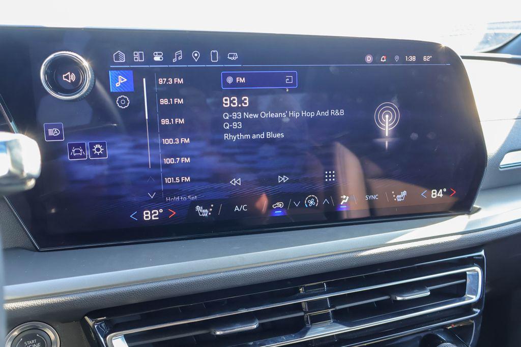 used 2025 Chevrolet Traverse car, priced at $36,175