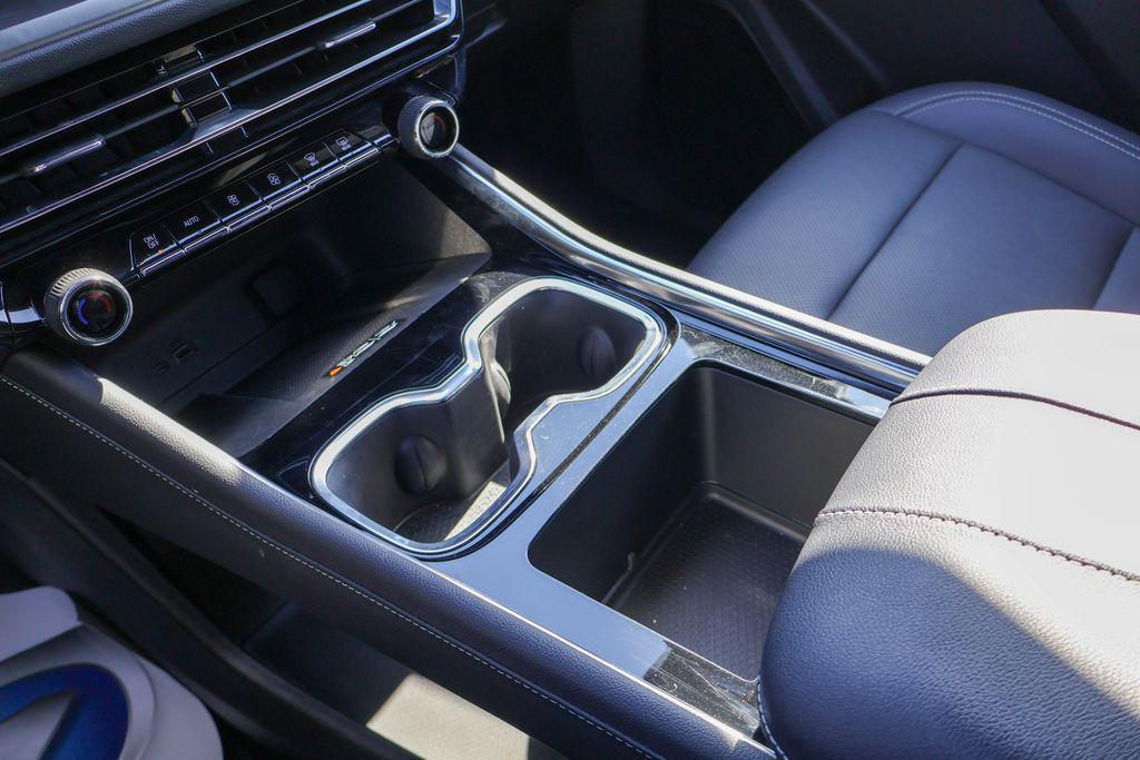 used 2025 Chevrolet Traverse car, priced at $36,175