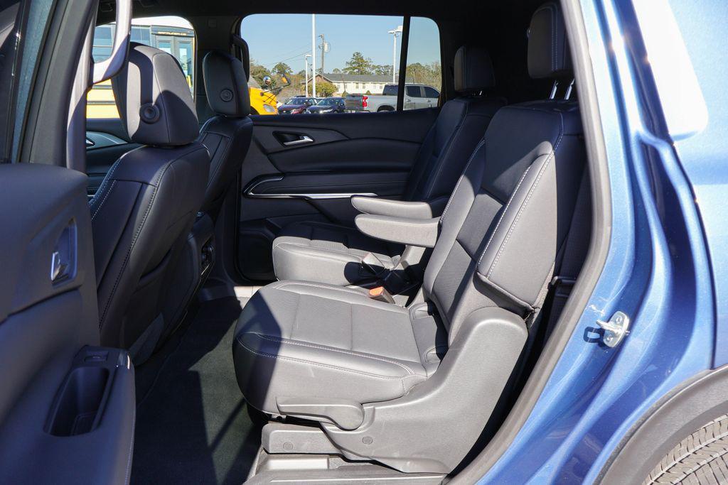 used 2025 Chevrolet Traverse car, priced at $36,175