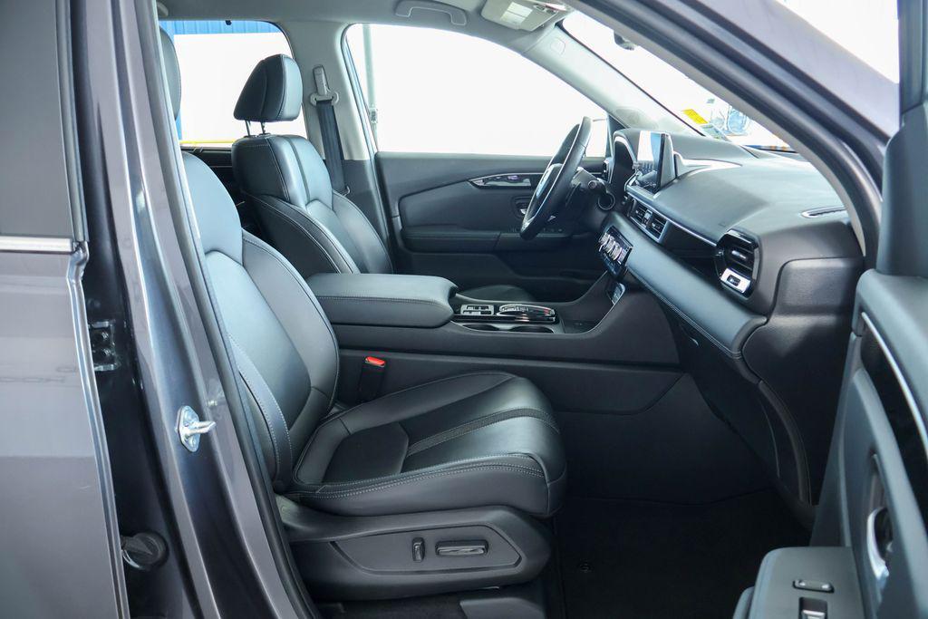 used 2023 Honda Pilot car, priced at $32,768