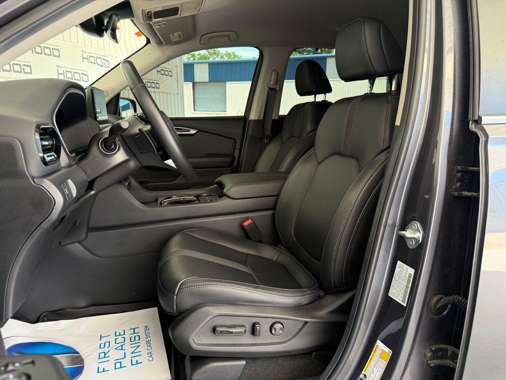 used 2025 Honda Pilot car, priced at $37,590