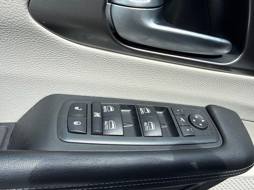 used 2018 Chrysler Pacifica car, priced at $18,093