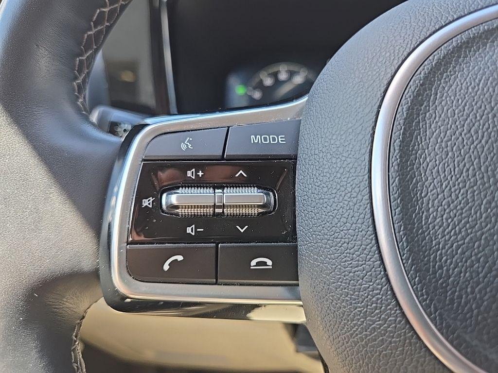 used 2023 Kia Sorento Hybrid car, priced at $31,106