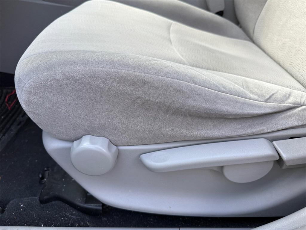 used 2013 Toyota Highlander car, priced at $13,644