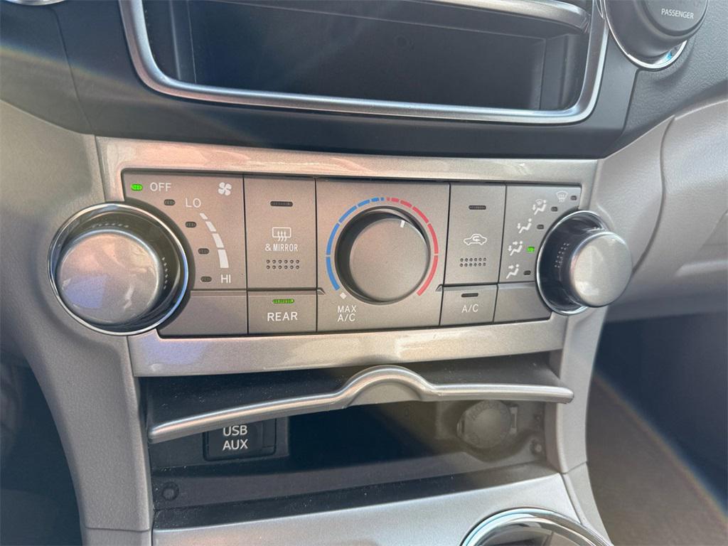 used 2013 Toyota Highlander car, priced at $13,644