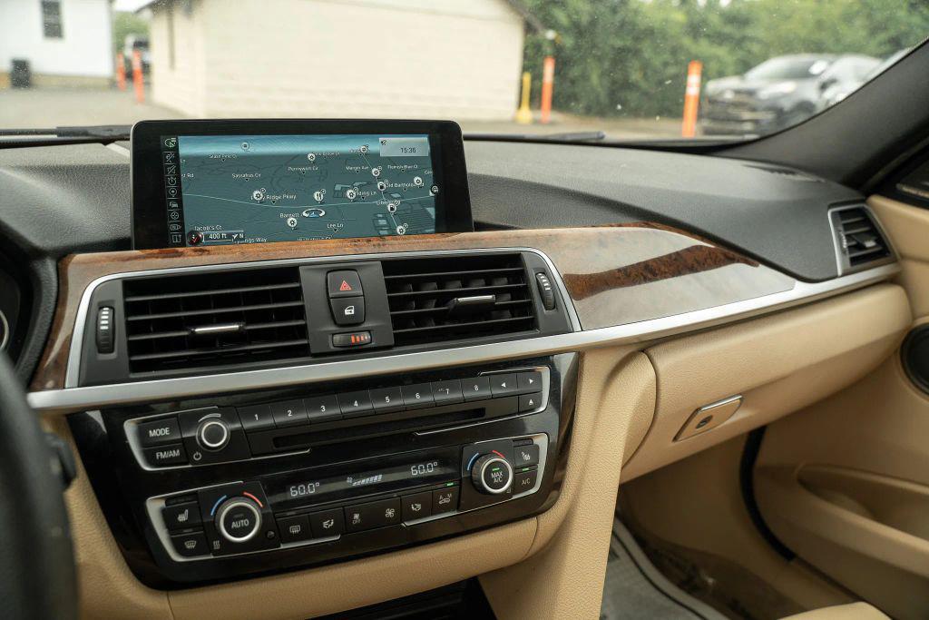 BMW 3 Series view 23