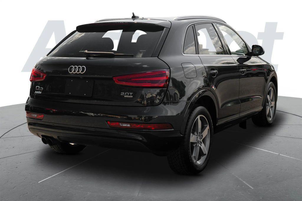 Audi Q3 view 3