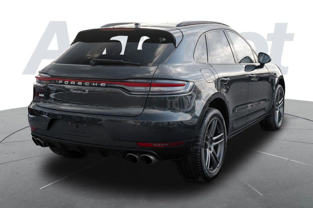 Porsche Macan view 3