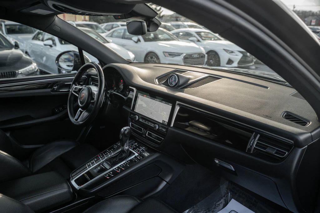 Porsche Macan view 14
