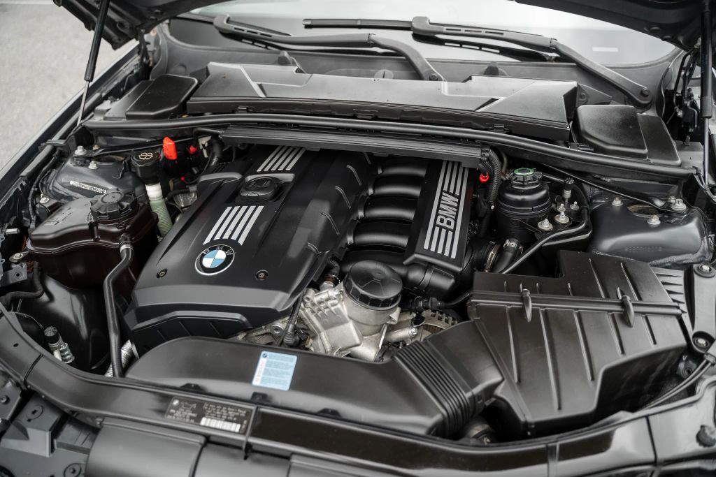 BMW 3 Series view 25