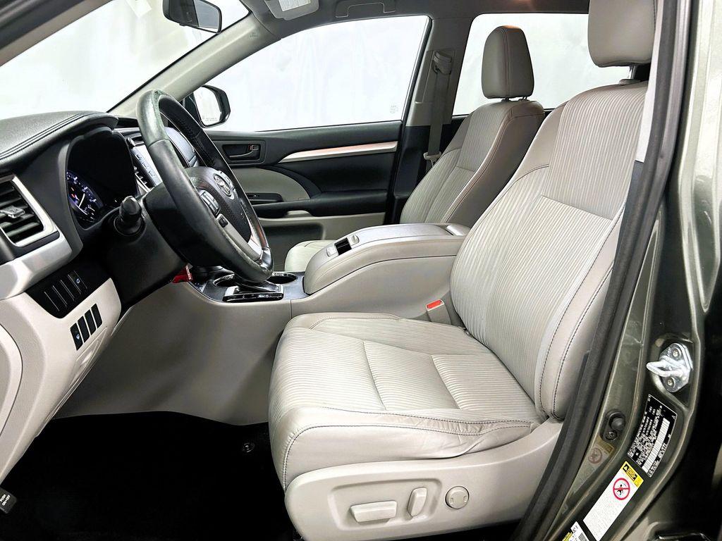 used 2016 Toyota Highlander car, priced at $13,995