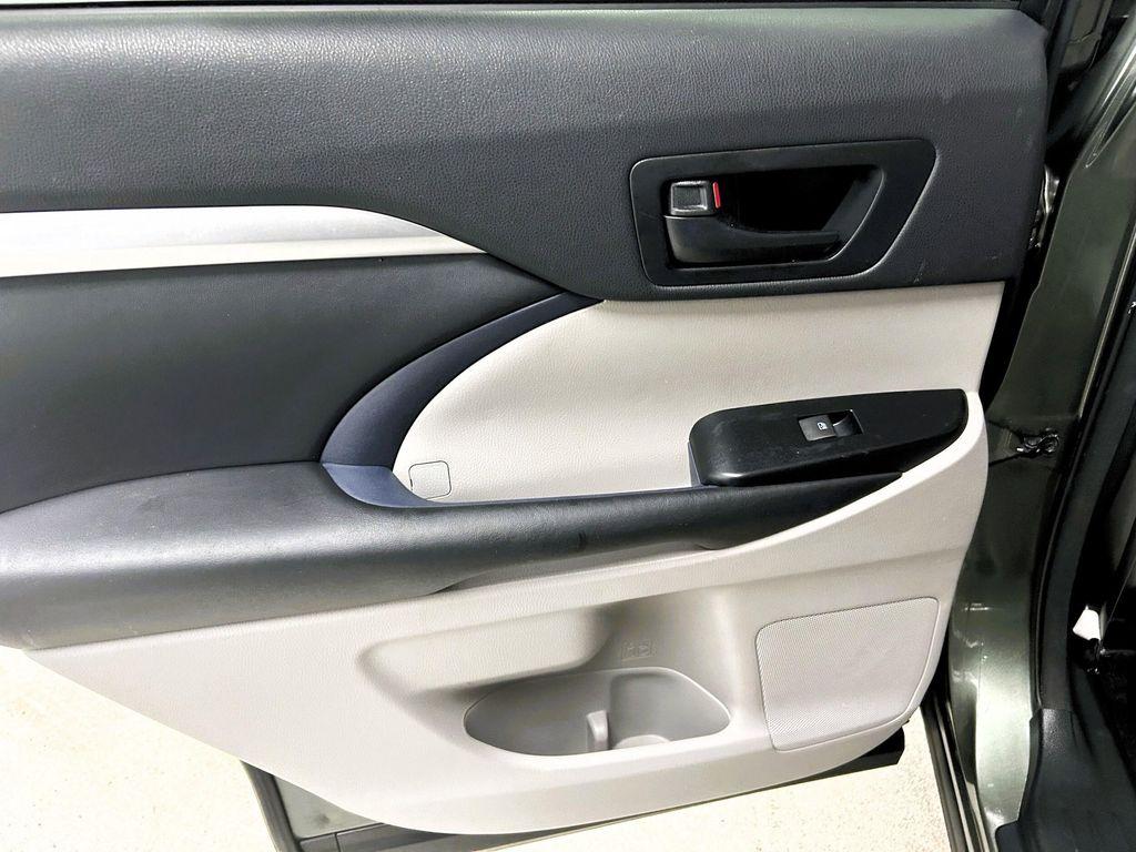 used 2016 Toyota Highlander car, priced at $13,995