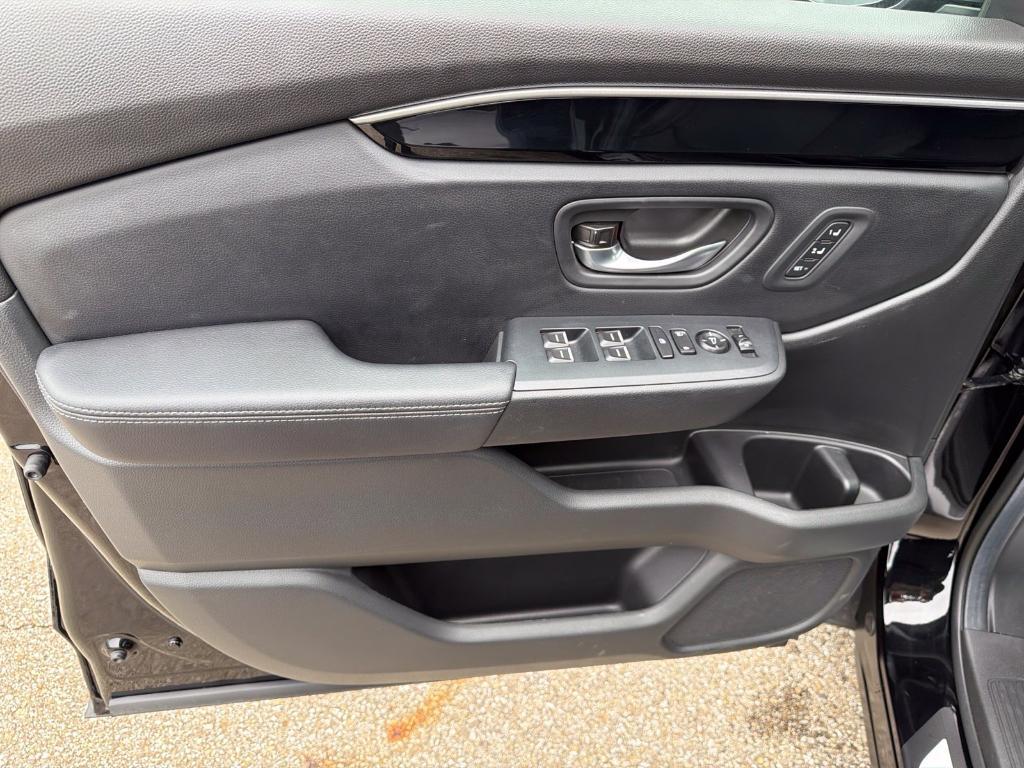 used 2025 Honda Pilot car, priced at $45,499