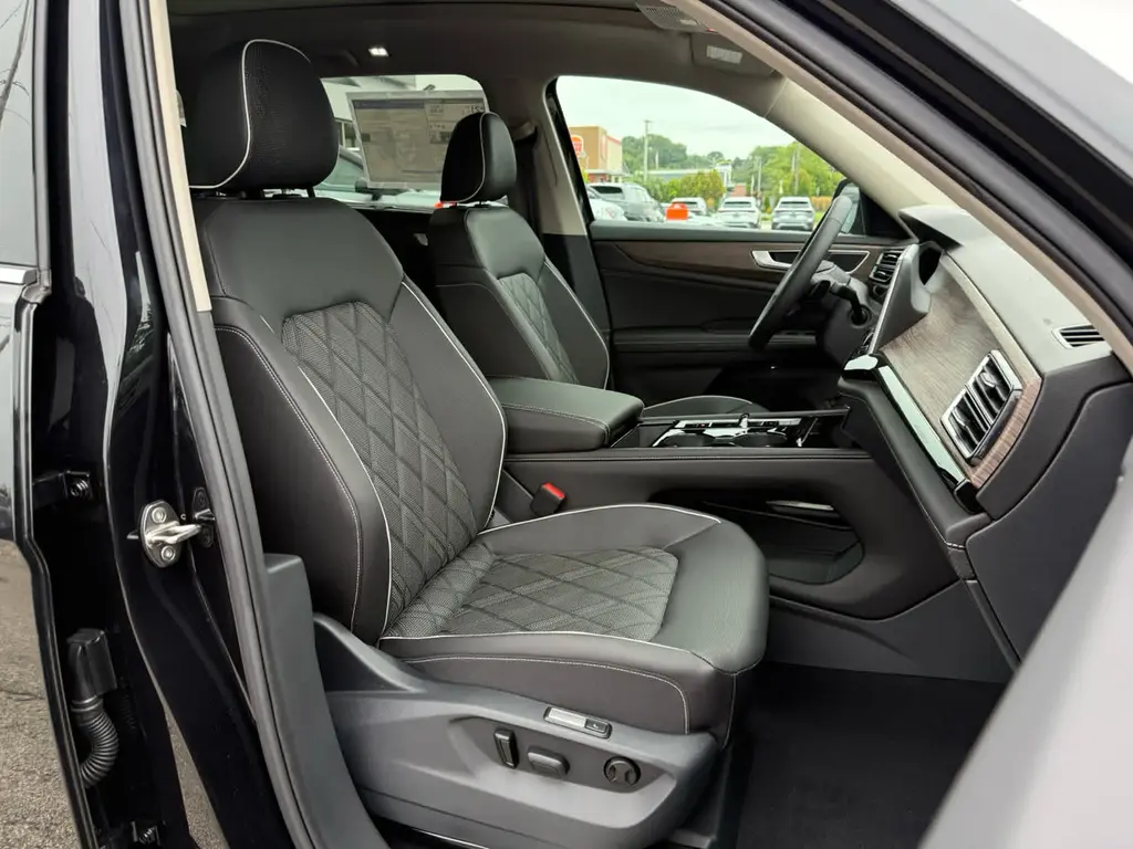 new 2026 Volkswagen Atlas car, priced at $58,505