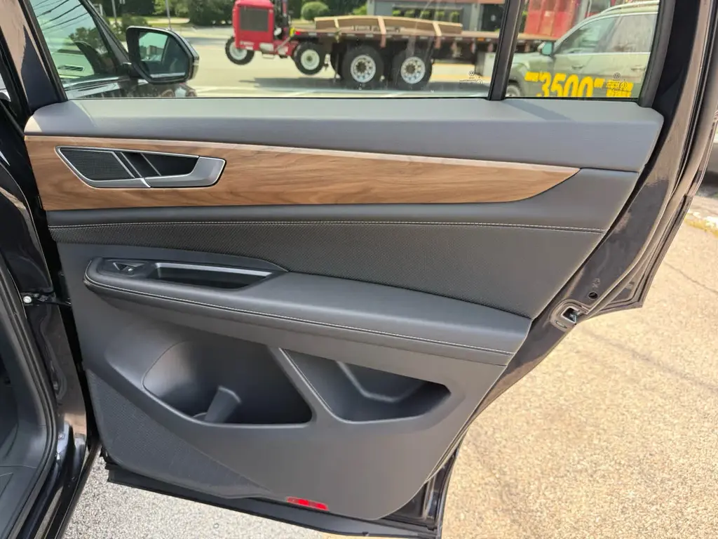 new 2026 Volkswagen Atlas car, priced at $41,792