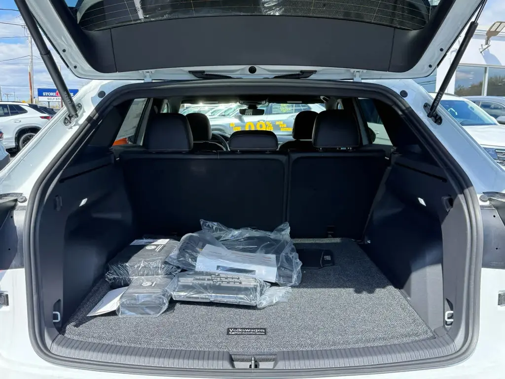 new 2026 Volkswagen Atlas Cross Sport car, priced at $40,829