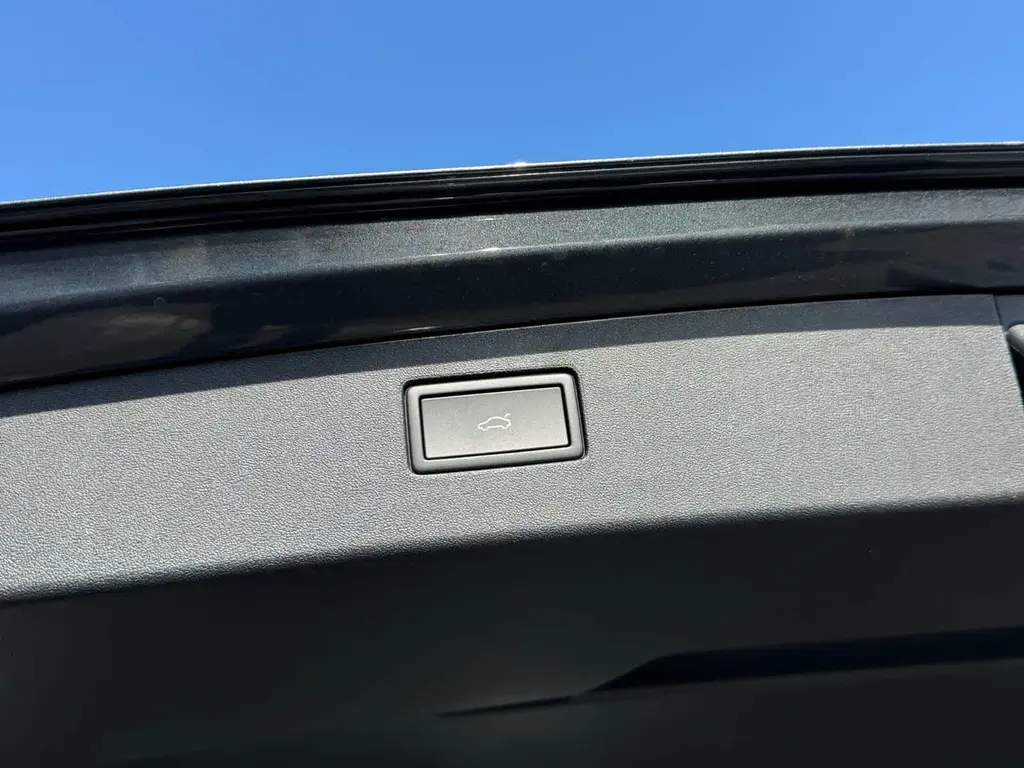 new 2026 Volkswagen Tiguan car, priced at $39,968