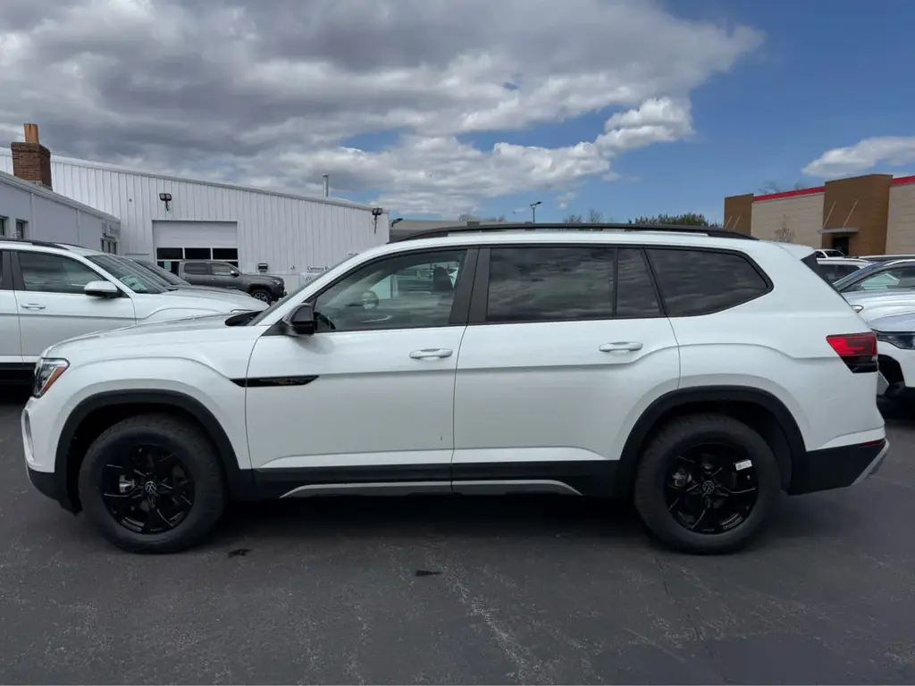 new 2026 Volkswagen Atlas car, priced at $48,527