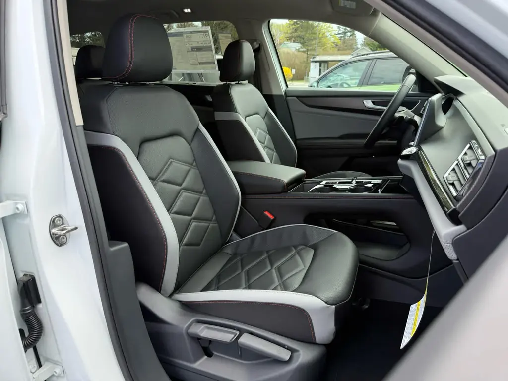 new 2026 Volkswagen Atlas car, priced at $48,527