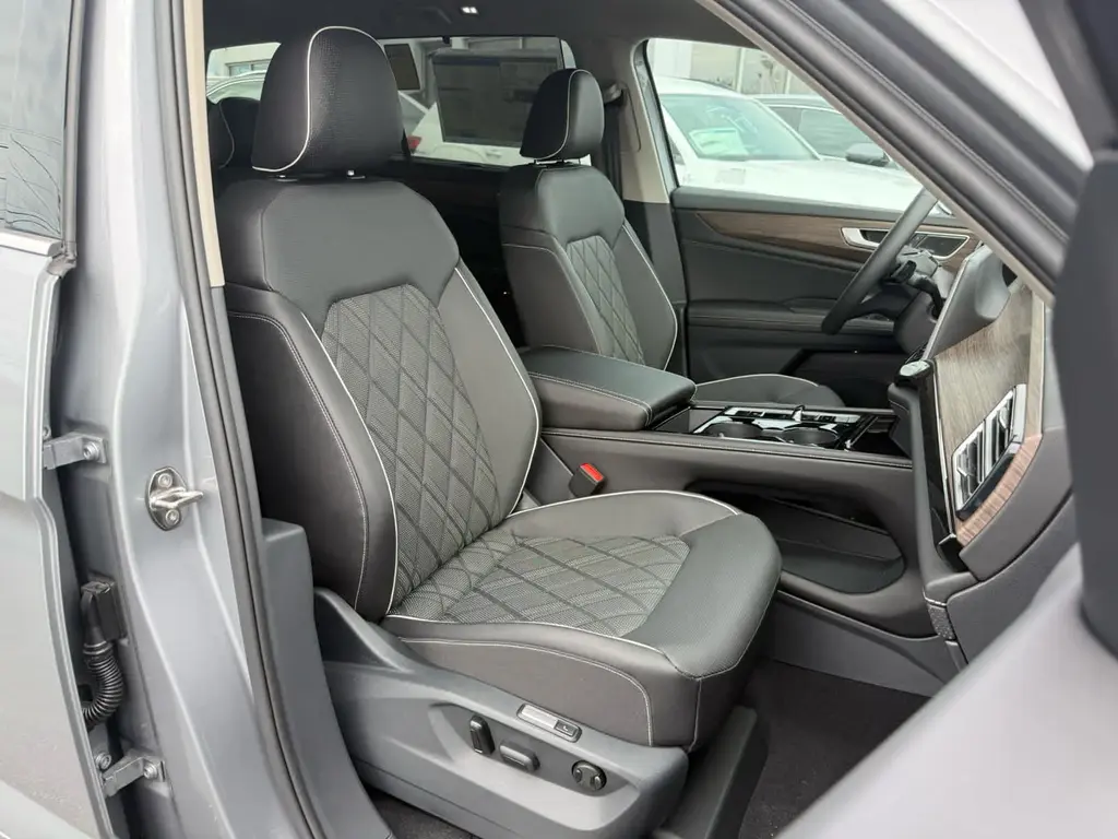 new 2026 Volkswagen Atlas car, priced at $54,879
