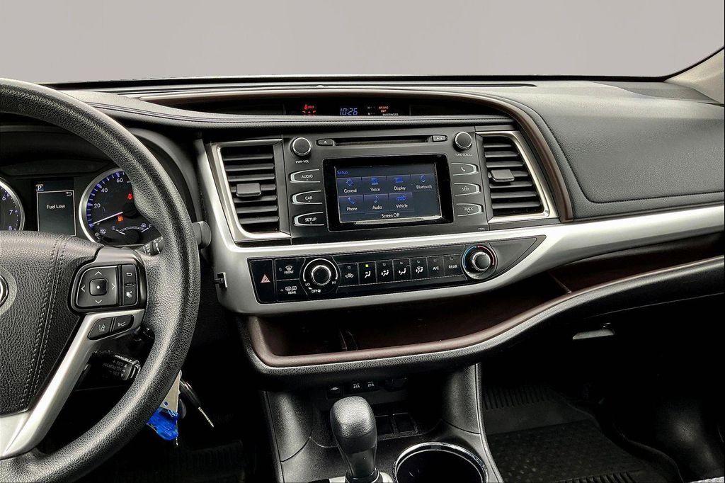 used 2018 Toyota Highlander car, priced at $19,658