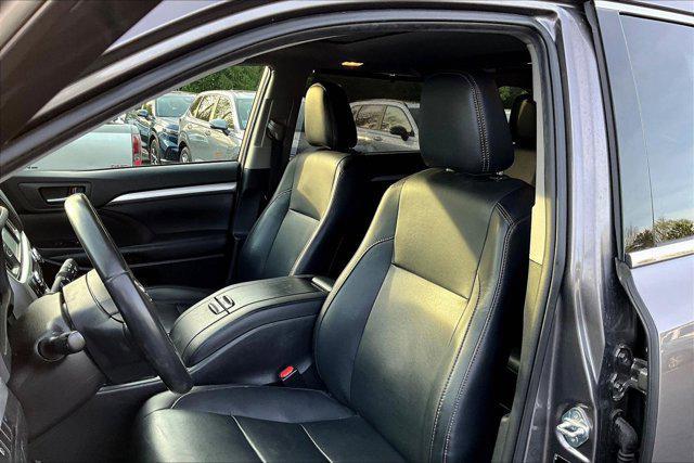 used 2019 Toyota Highlander Hybrid car, priced at $23,827