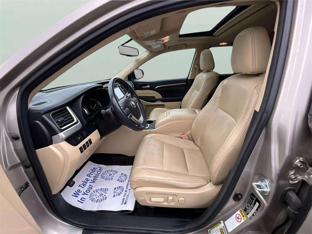 used 2015 Toyota Highlander car, priced at $16,250