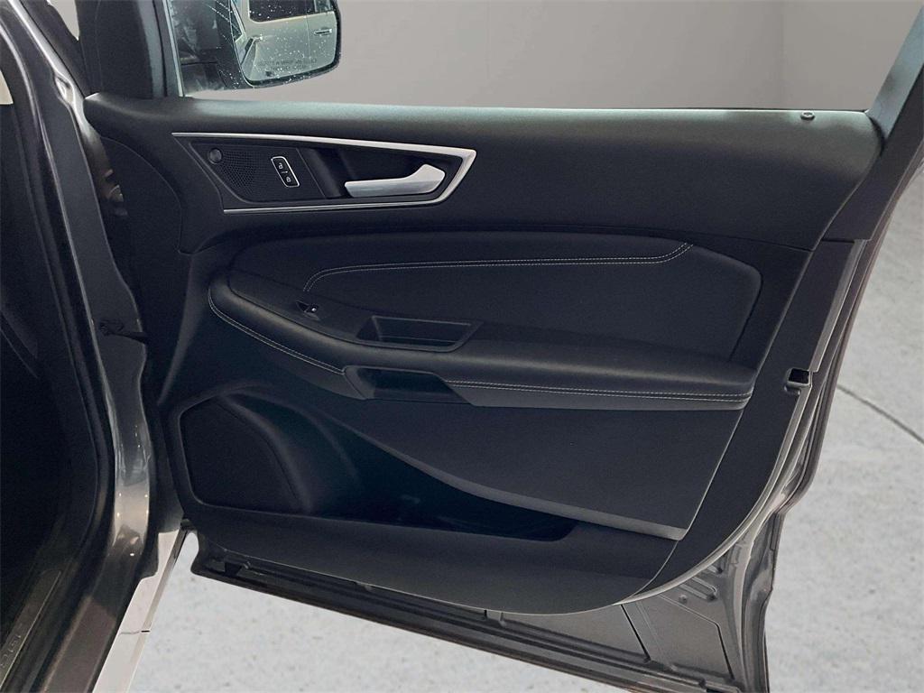 used 2024 Ford Edge car, priced at $26,900
