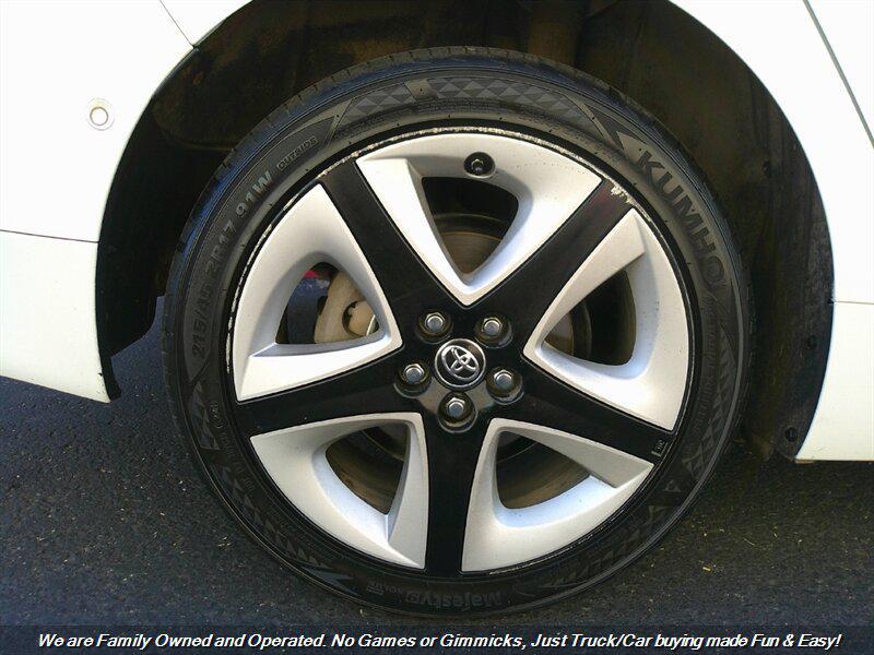 2018 Blizzard Pearl Toyota Prius