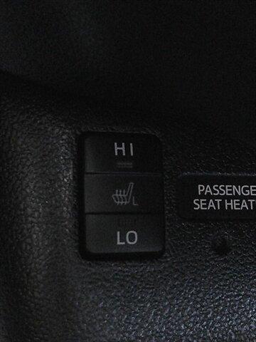 2018 Blizzard Pearl Toyota Prius