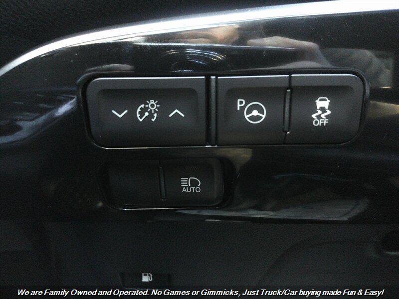 2018 Blizzard Pearl Toyota Prius