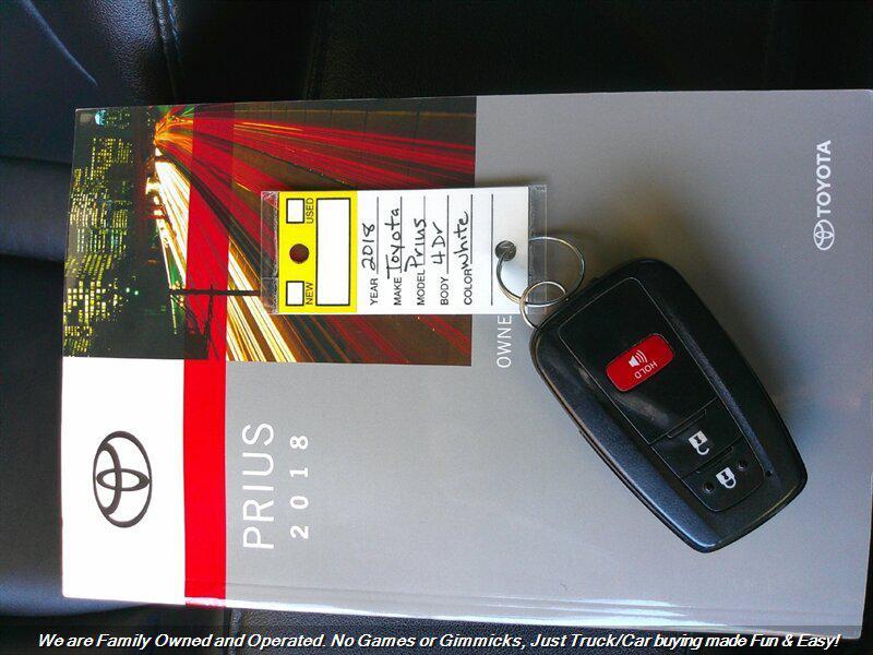 2018 Blizzard Pearl Toyota Prius