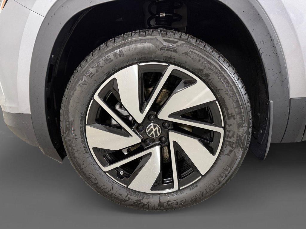 new 2026 Volkswagen Atlas car, priced at $43,437