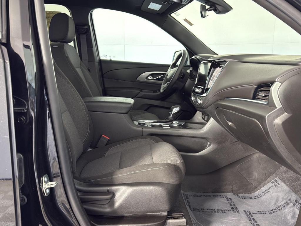 used 2023 Chevrolet Traverse car, priced at $32,997