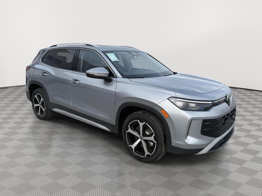 new 2025 Volkswagen Tiguan car, priced at $32,176