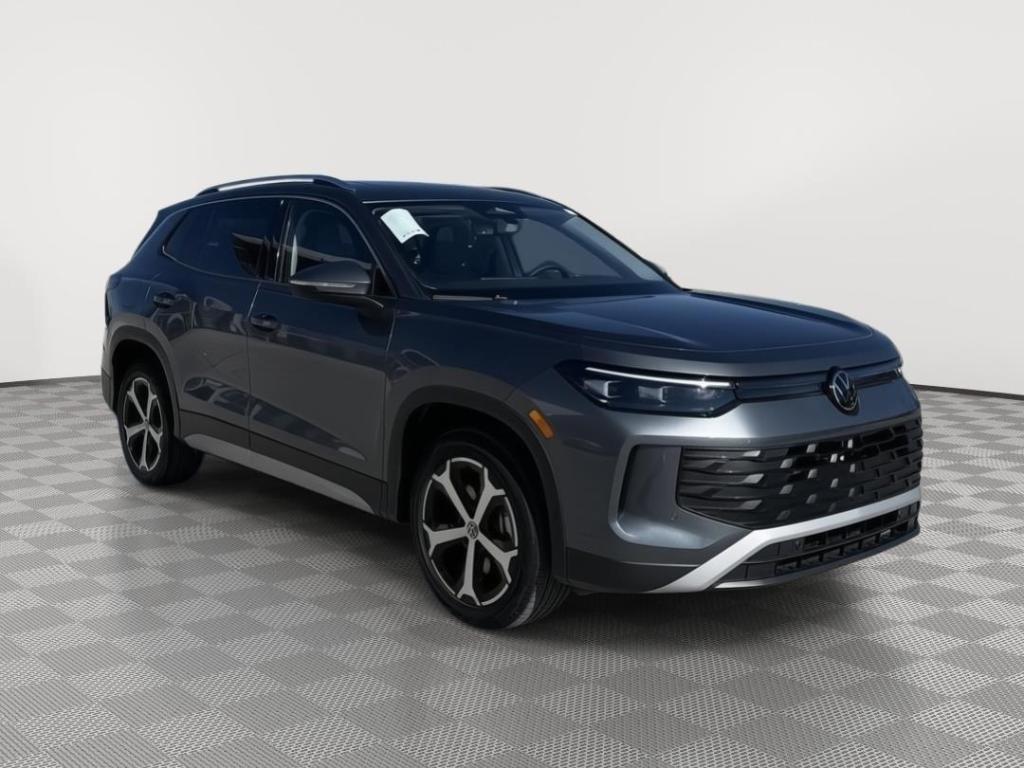 new 2025 Volkswagen Tiguan car, priced at $32,176