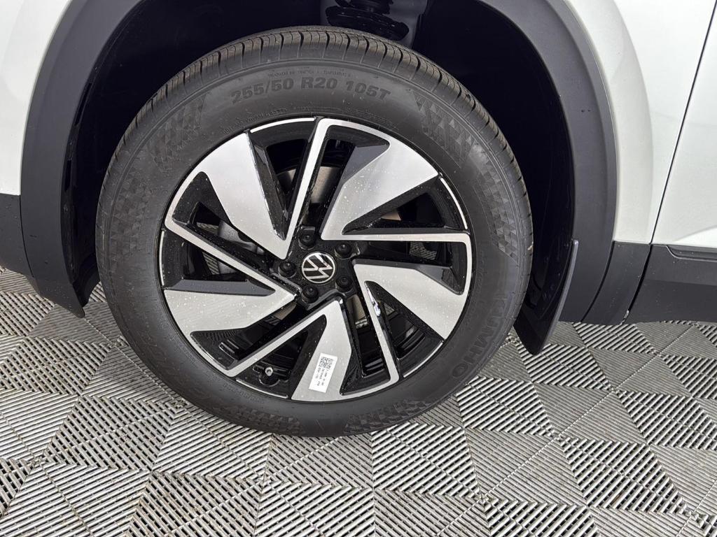 new 2026 Volkswagen Atlas car, priced at $43,276