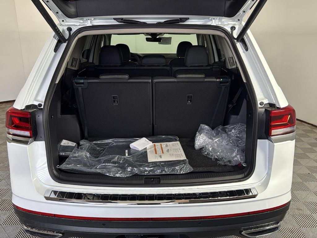 new 2026 Volkswagen Atlas car, priced at $43,276