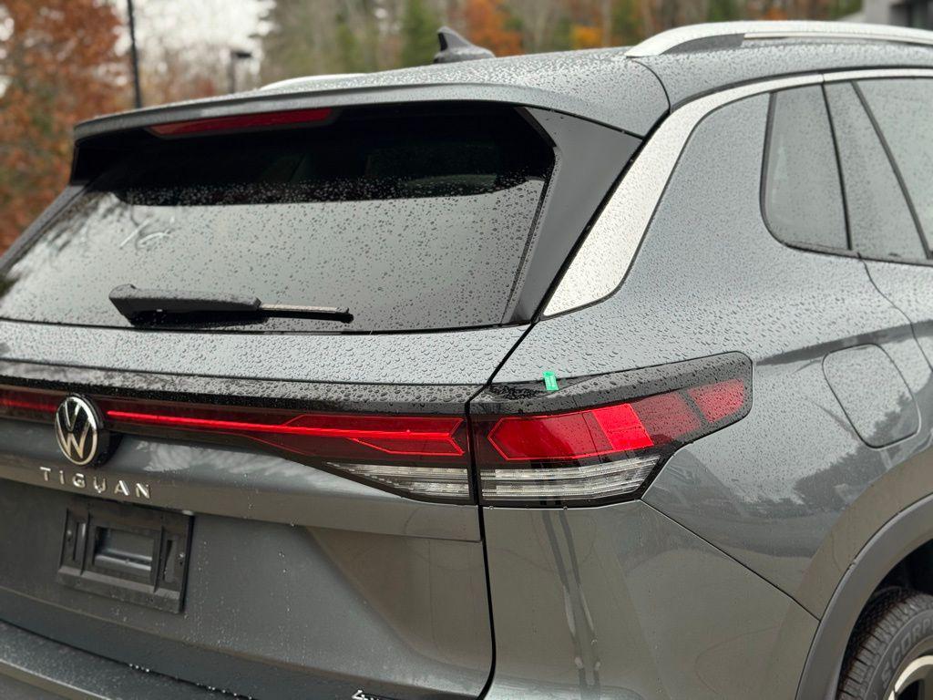 new 2025 Volkswagen Tiguan car, priced at $37,982