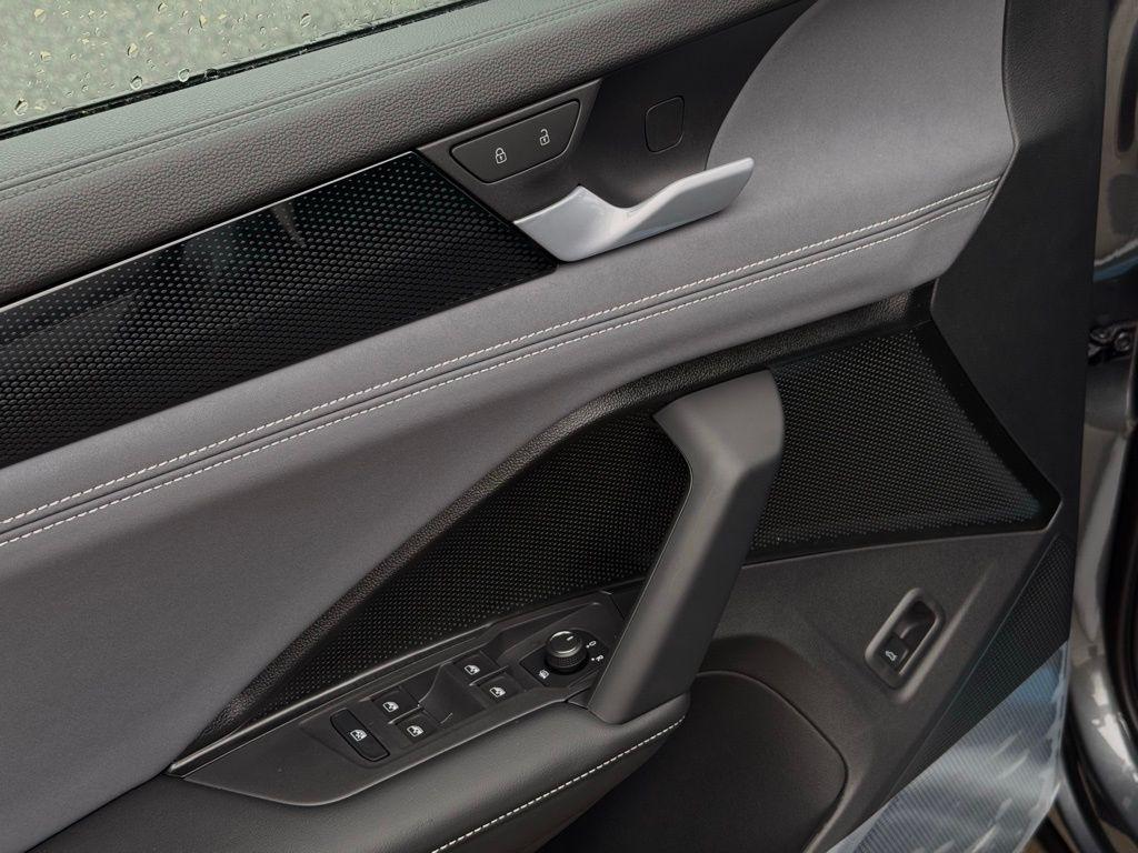 new 2025 Volkswagen Tiguan car, priced at $37,982