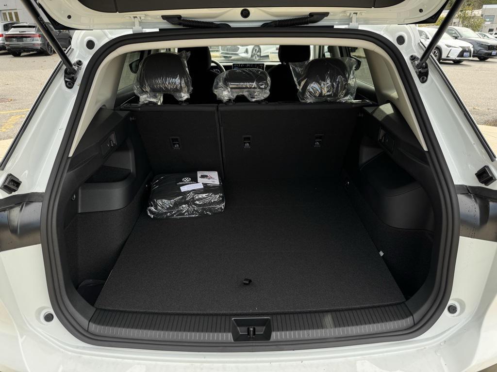 new 2025 Volkswagen Tiguan car, priced at $33,581