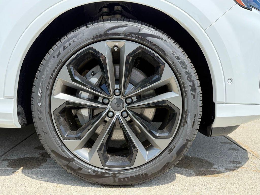 new 2026 Audi Q7 car, priced at $79,195
