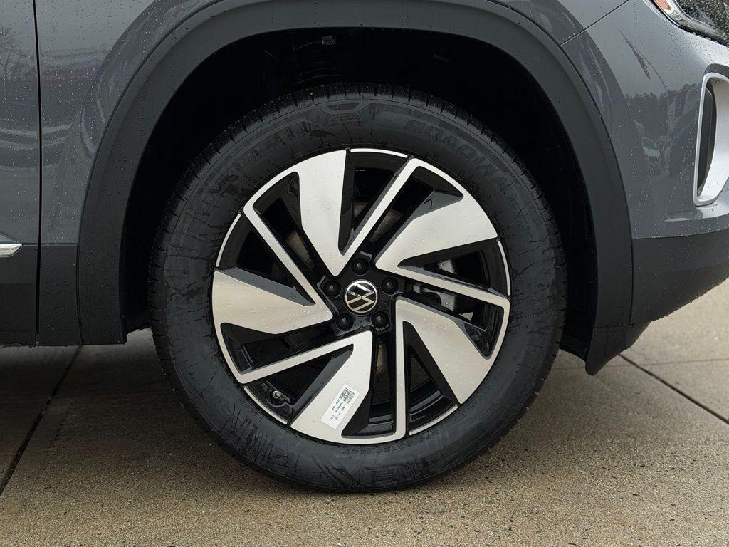 new 2026 Volkswagen Atlas car, priced at $52,388