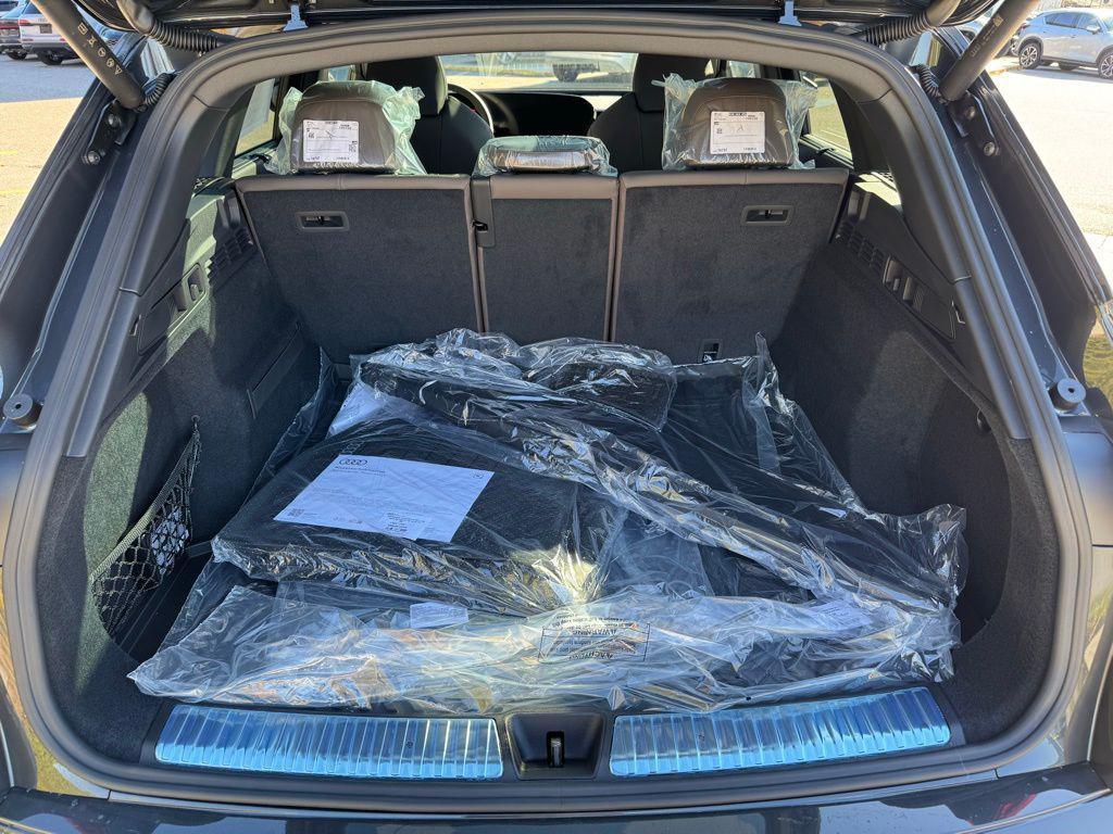 new 2025 Audi Q5 car, priced at $59,980