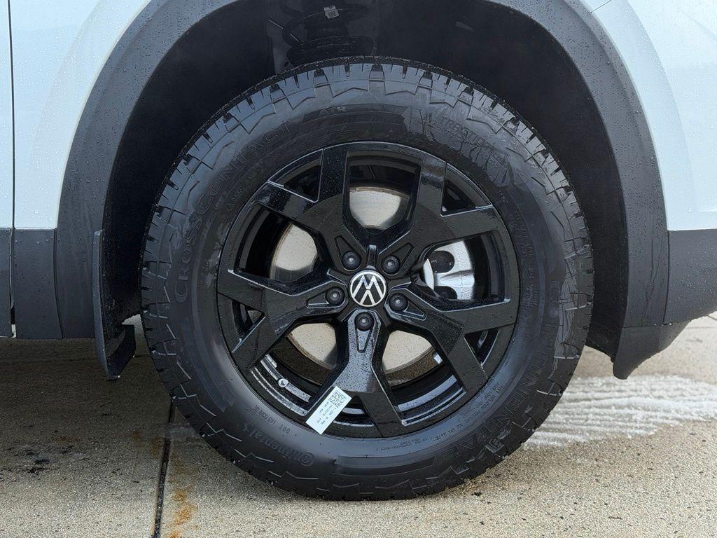 new 2026 Volkswagen Atlas car, priced at $51,376