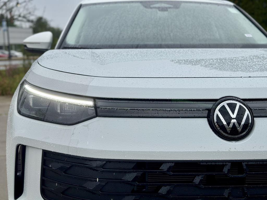 new 2025 Volkswagen Tiguan car, priced at $37,577