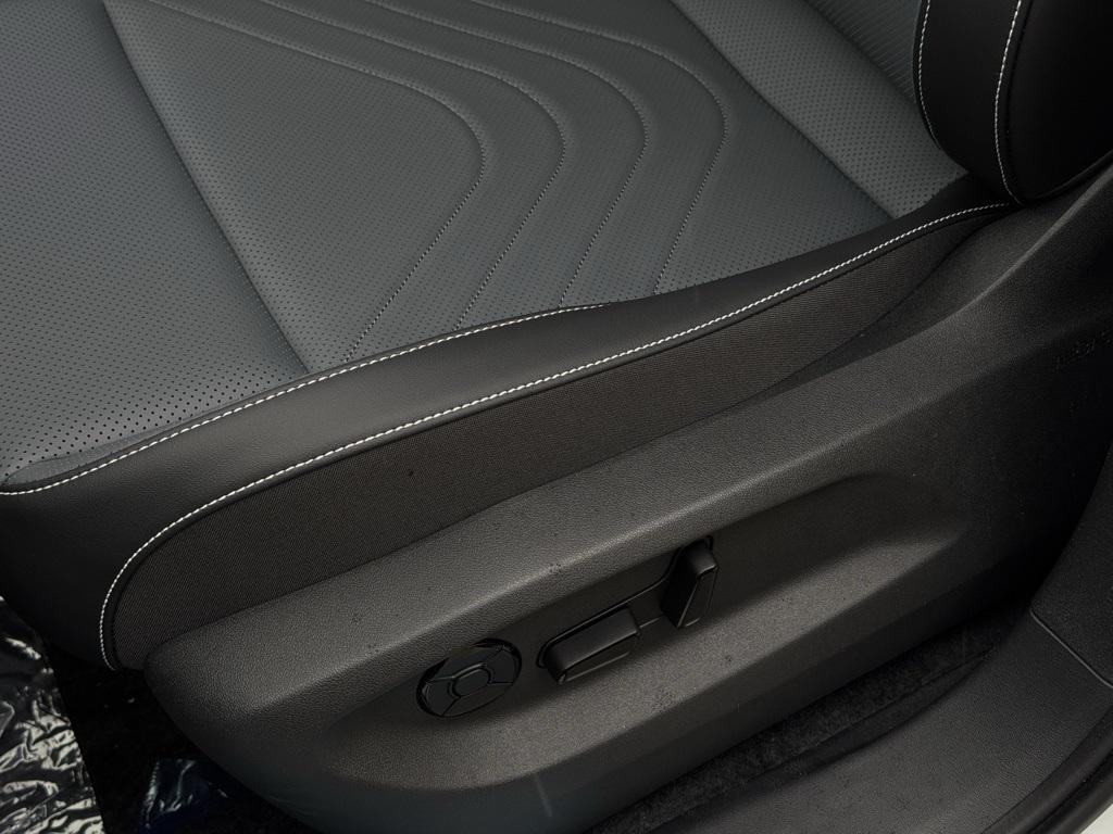 new 2025 Volkswagen Tiguan car, priced at $37,577