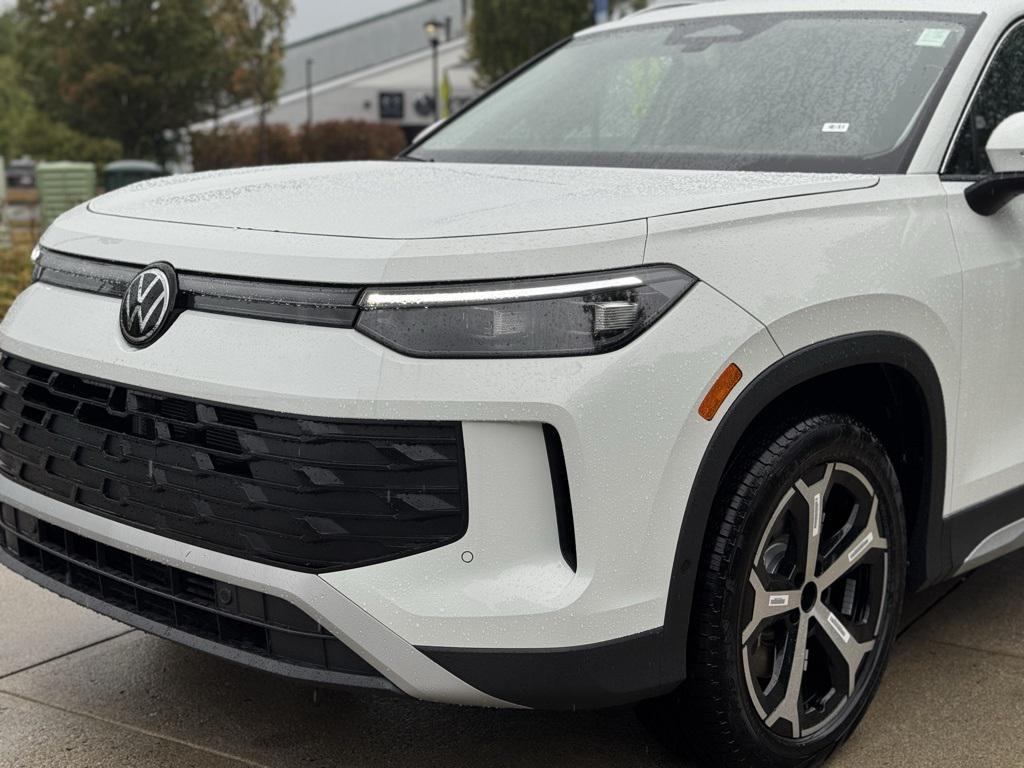new 2025 Volkswagen Tiguan car, priced at $37,577
