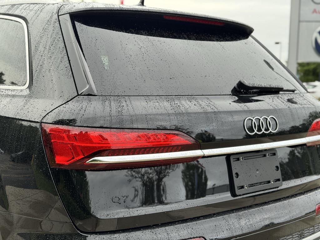 new 2025 Audi Q7 car, priced at $76,480